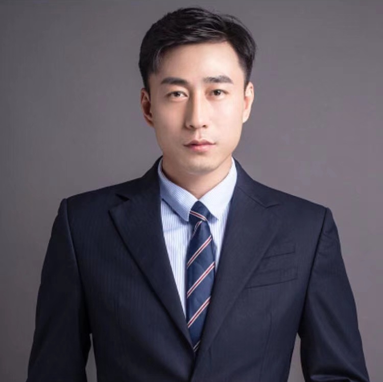 赖平 视觉与舞美负责人
